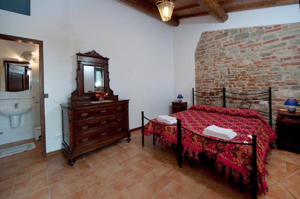 Agriturismo Stazione Di Monta วิคคิโอ ห้อง รูปภาพ