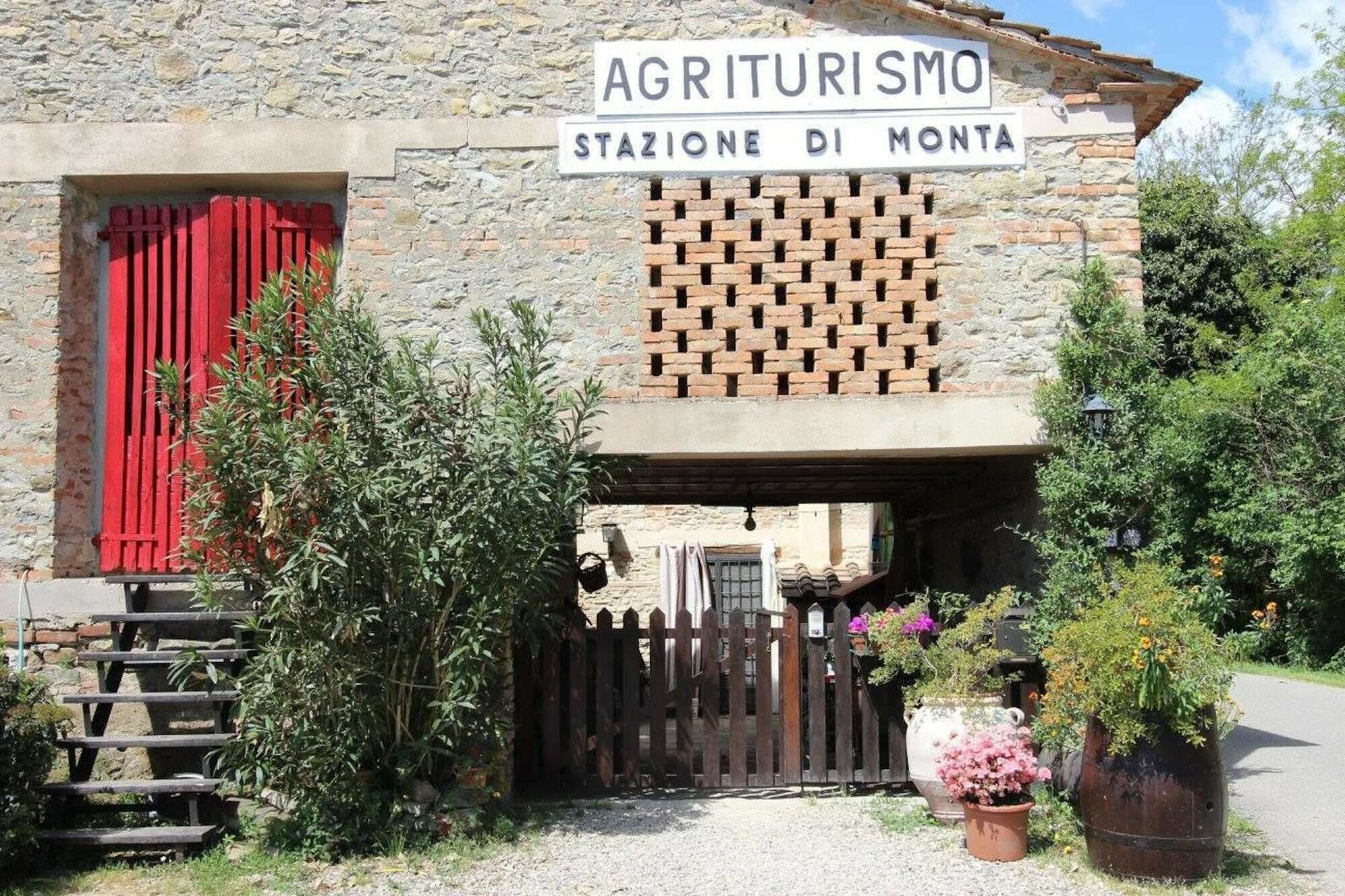 Agriturismo Stazione Di Monta วิคคิโอ ภายนอก รูปภาพ